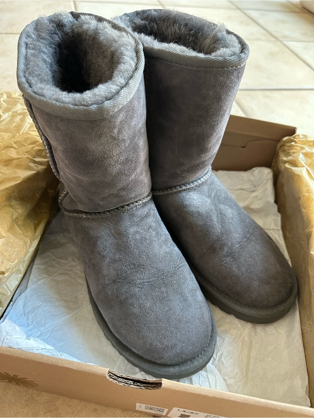 UGG Classic Short Suede Boots in Gray Very Good Condition